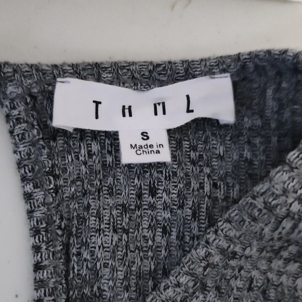 THML‎ Navy and Gray Textured Blouse - Picture 5 of 7